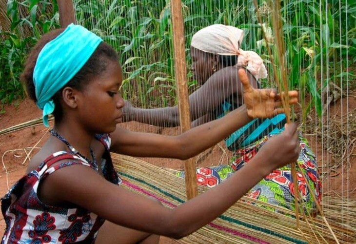 L’artisanat du Bénin se distingue par sa grande qualité : tissage comme ici à Avlékété, tissus appliqués, calebasses, masques...