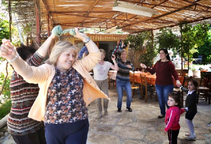 Grande convivialité pendant ce séjour, musique et danse ici à Tsivaras dans votre première maison d'hôtes