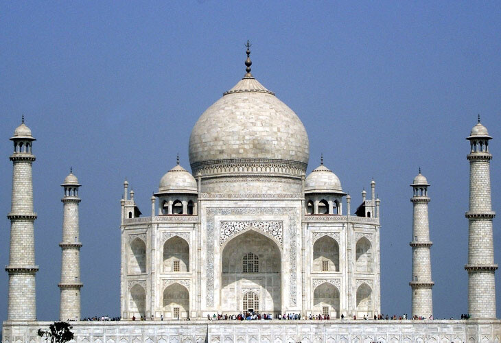 Le Taj Mahal, joyau de l'architecture moghole, l'une des sept nouvelles merveilles du Monde