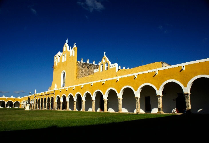 La ville jaune d'Izamal, superbe, d'influence hispanique et construite sur un site maya