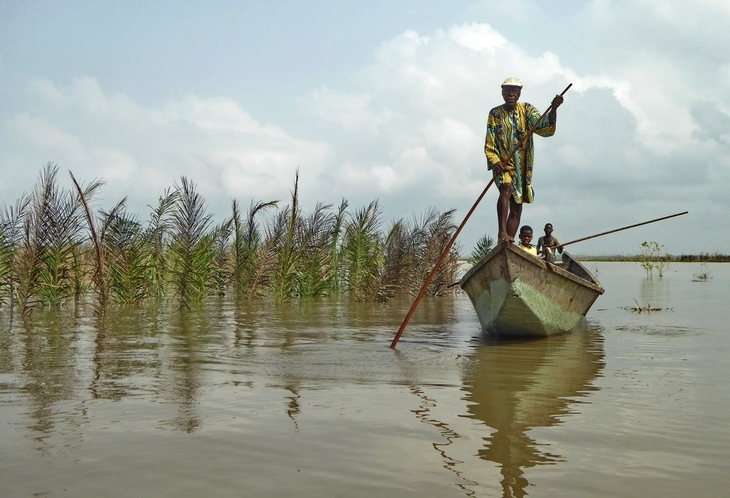 Pêcheur sur le lac Nokoué