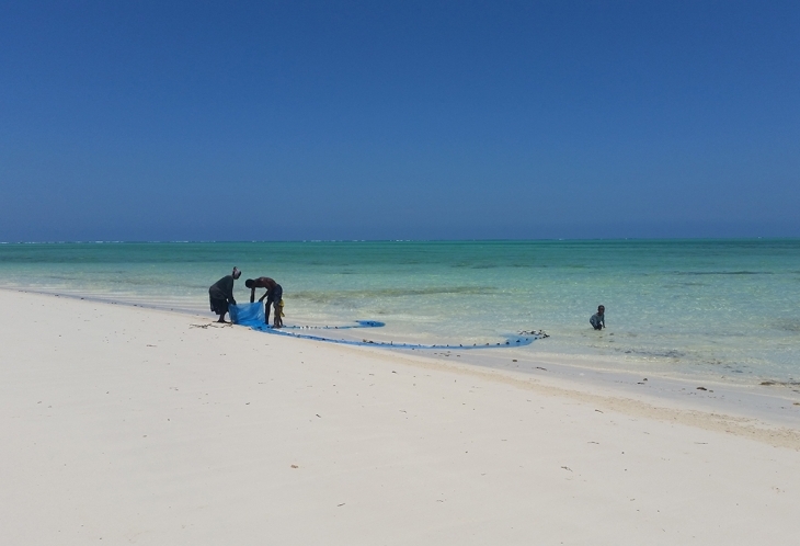 Plage de sable blanc à Salary