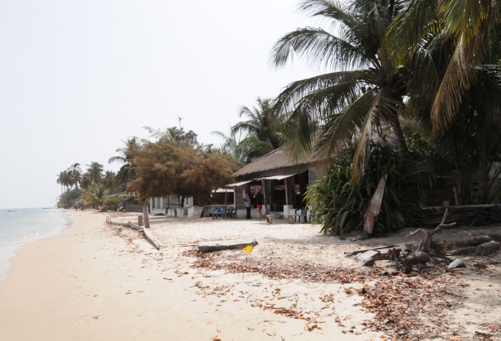 Campement villageois en bord de mer Sénégal