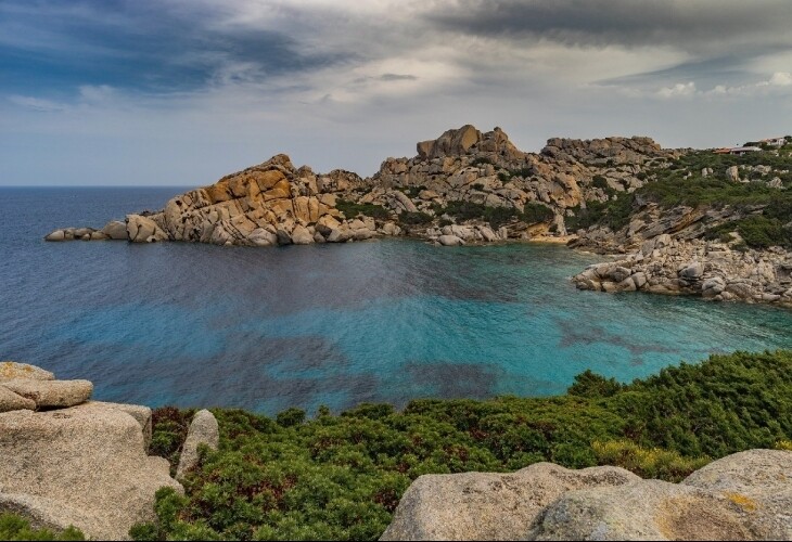 L'eau turquoise du littoral corse