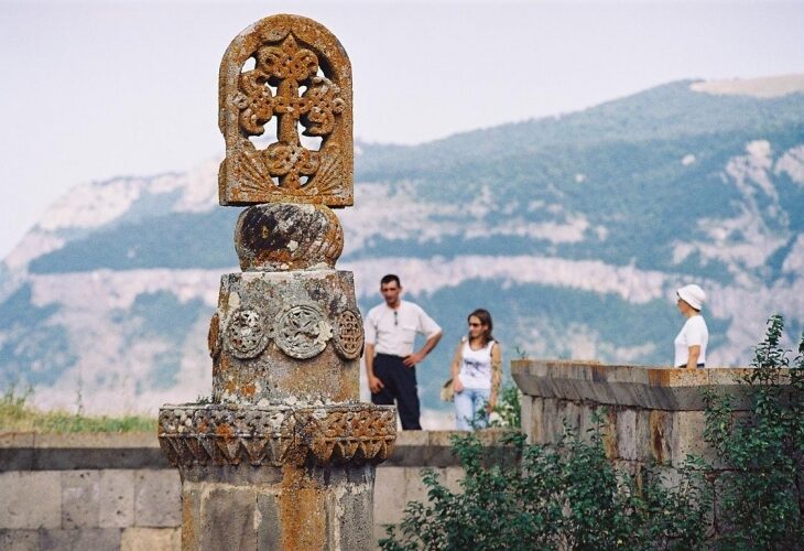 Pierre-croix sculptée, Arménie