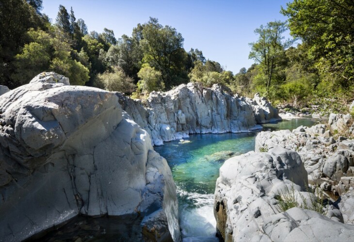 Une piscine naturelle en Sardaigne