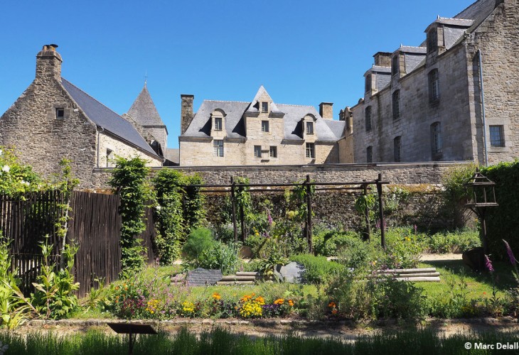 jardin-medieval-du-prieure-de-locmaria-quartier-de-locmaria-quimper-photo-marc-delalleau